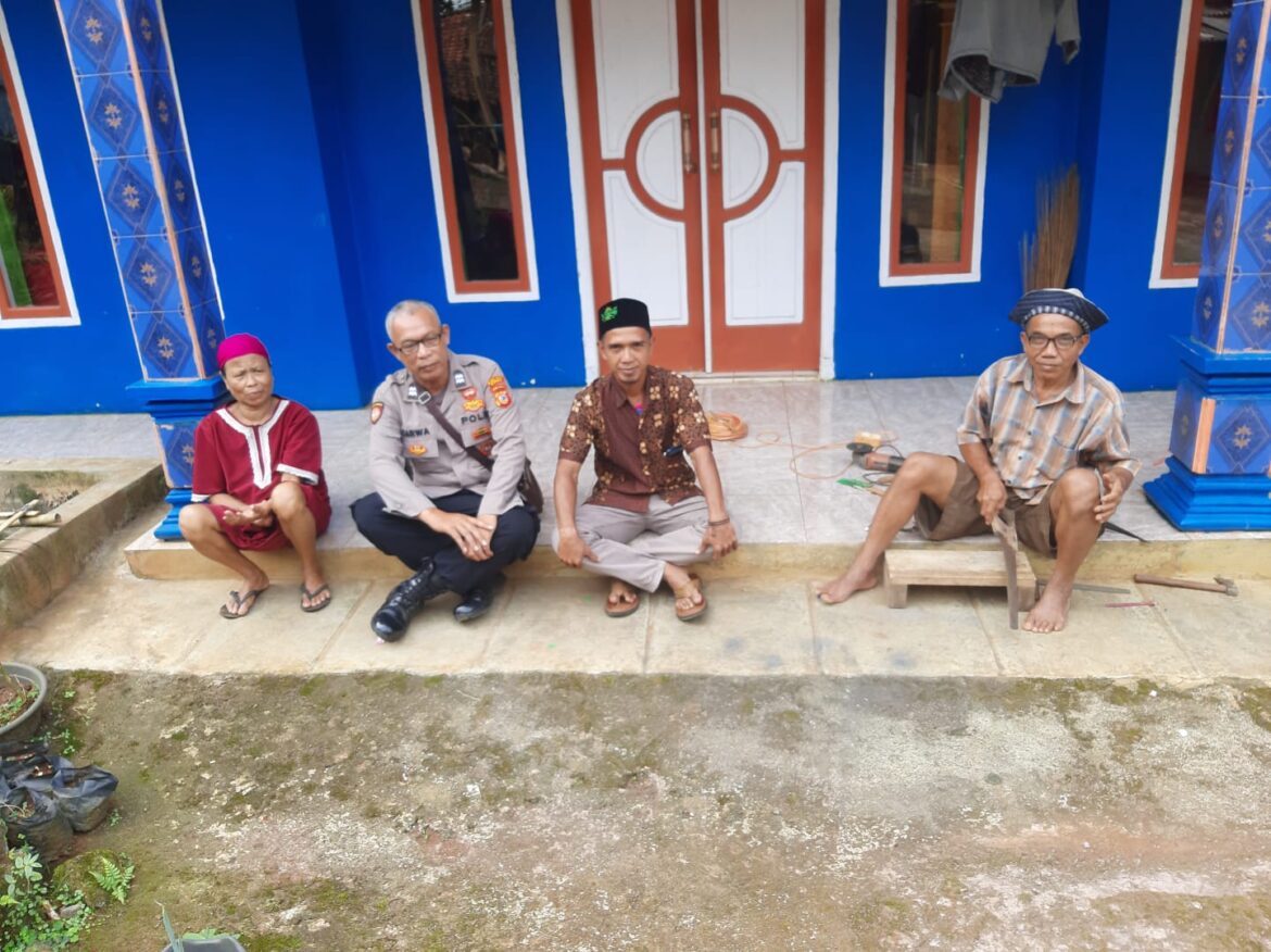 Antisipasi Gangguan Kamtibmas, Polsek Sukadana Turunkan Polisi RW Sambang ke Warga Desa Sukadana