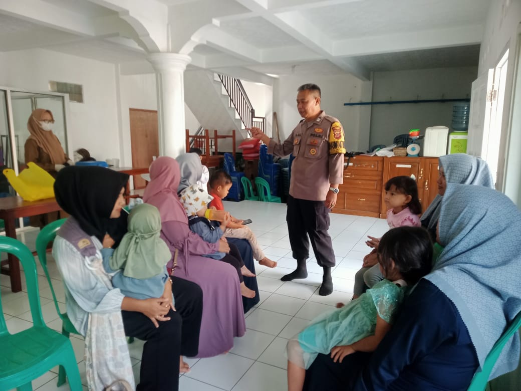 Polsek Ciamis Silaturahmi ke Ibu Kader Desa Sukamulya