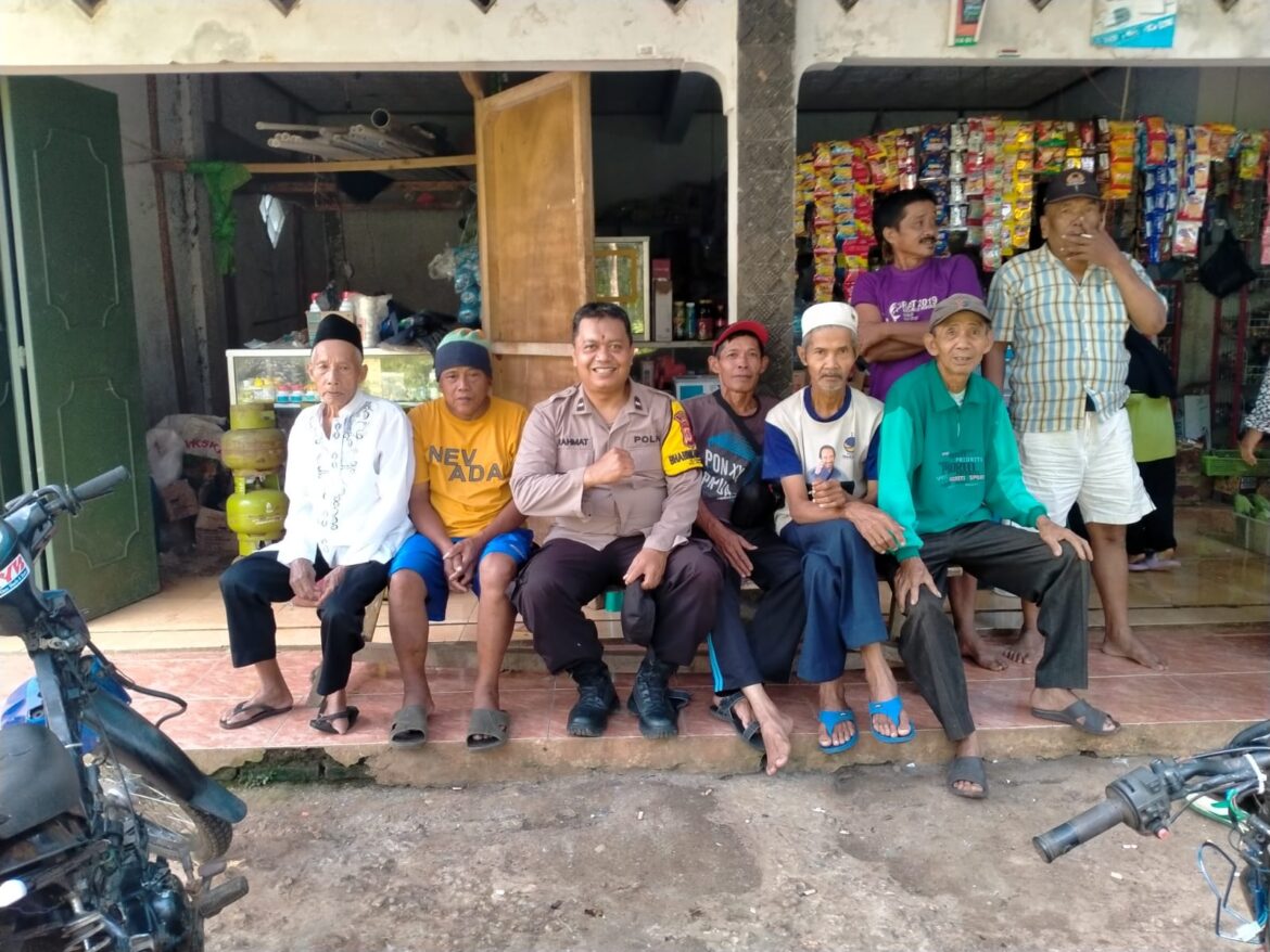 Perkuat Sinergitas, Bhabinkamtibmas Desa Ciparigi Silaturahmi ke Warga Beri Himbauan Kamtibmas