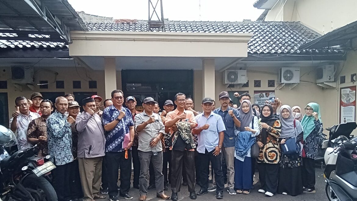 Gerah Dengan Ungkapan Hoak di Medsos, Puluhan Warga Panjalu Resmi Adukan AD ke Polres Ciamis