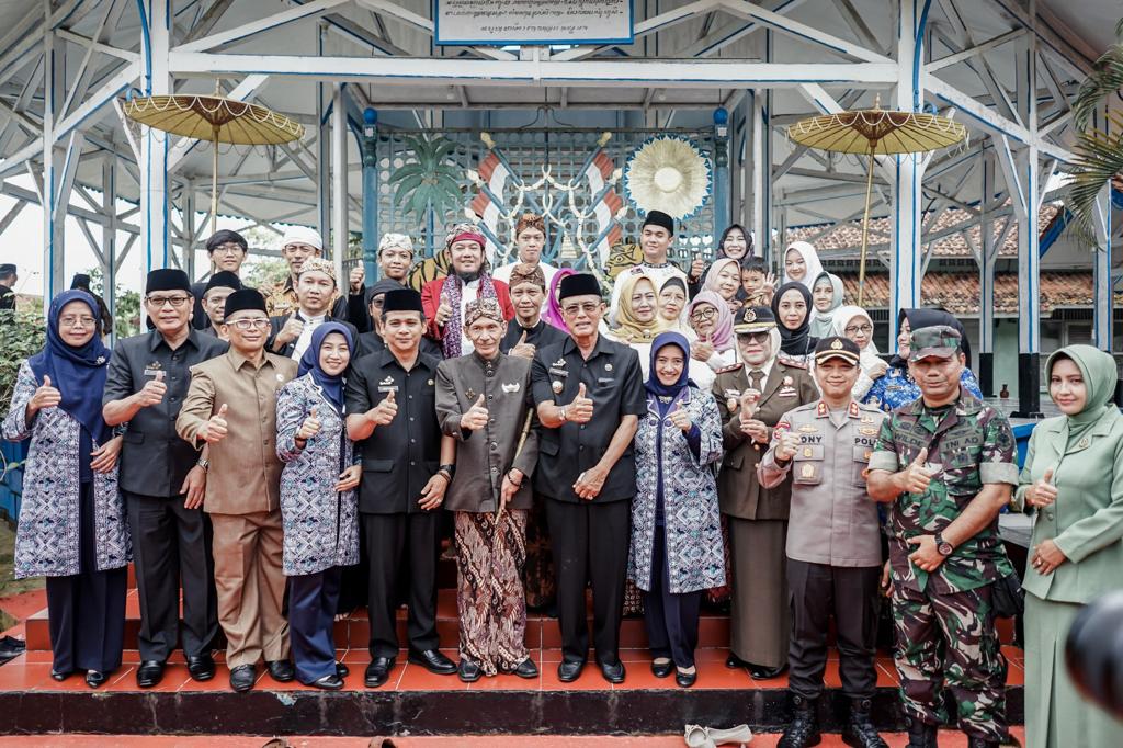 Jelang Peringatan Hari Jadi Ciamis Ke-381, Bupati Herdiat  Ziarah Ke Makam Leluhur Galuh