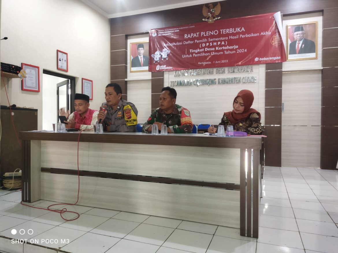 Beri Rasa Aman dan Nyaman, Polsek Cijeungjing Hadiri Rapat Pemilihan Ketua Panitia Pilkades PAW Desa Kertaharja