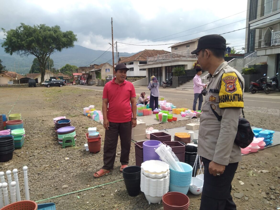 Beri Rasa Aman dan Nyaman, Polsek Panjalu Sambang dan Silaturahmi ke Warga Desa Sandingtaman