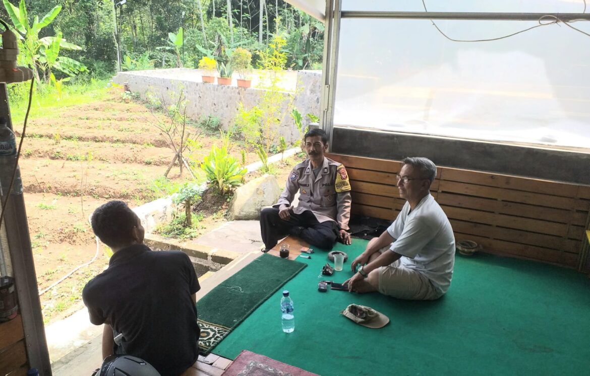 Antisipasi TPPO, Polsek Cikoneng Polres Ciamis Sambang ke Warga Dusun Ciherang Desa Sukasenang