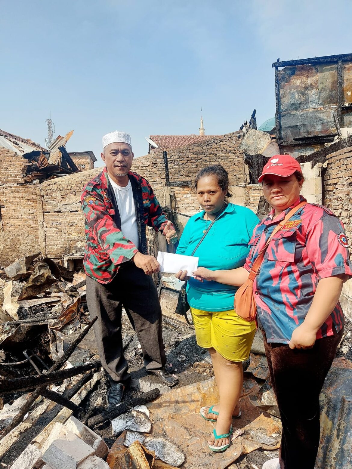 Bentuk Peduli SOKSI dan BKS Kepada Anggota dan Masyarakat Saat Susah Maupun Senang