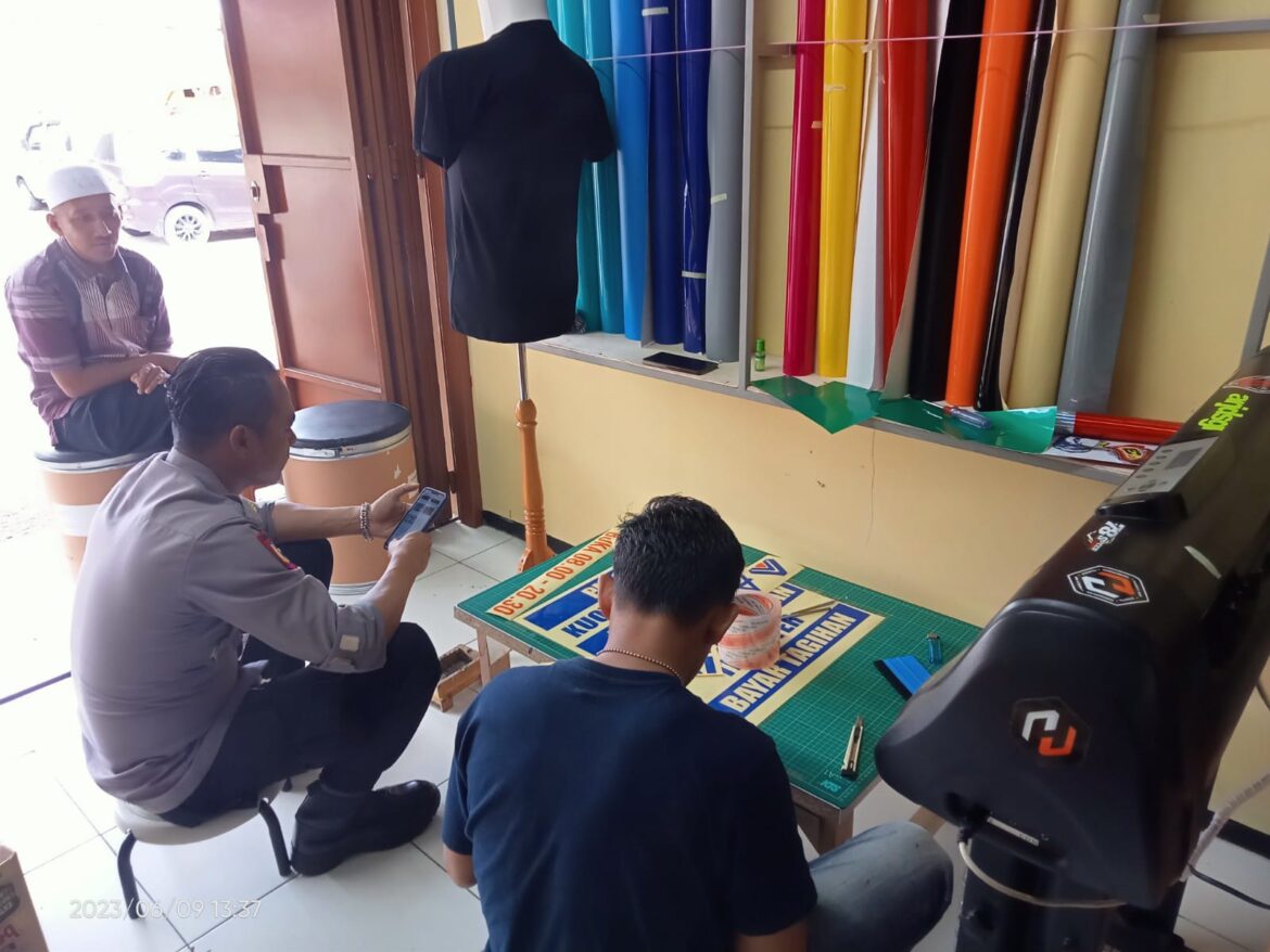 Polsek Panjalu giat sambang dan himbauan kamtibmas kepada pelaku usaha kecil di Desa Hujungtiwu