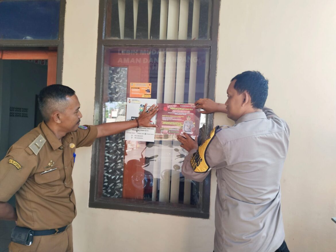 Antisipasi TPPO, Polsek Ciamis Pasang Stiker Himbauan di Titik Strategis Kelurahan Kertasari
