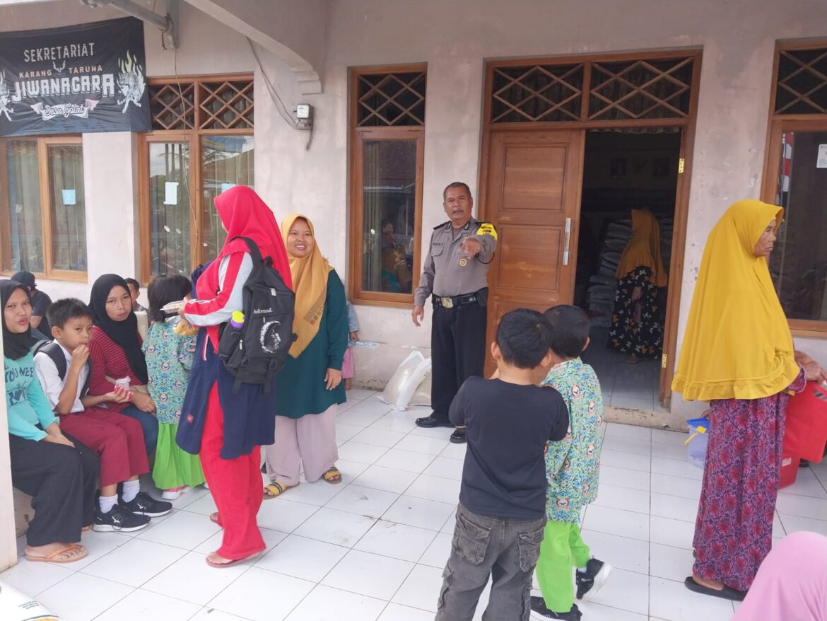 Peraonel Polsek Panumbangan Sambangi Warga Sampaikan Himbauan Kamtibmas