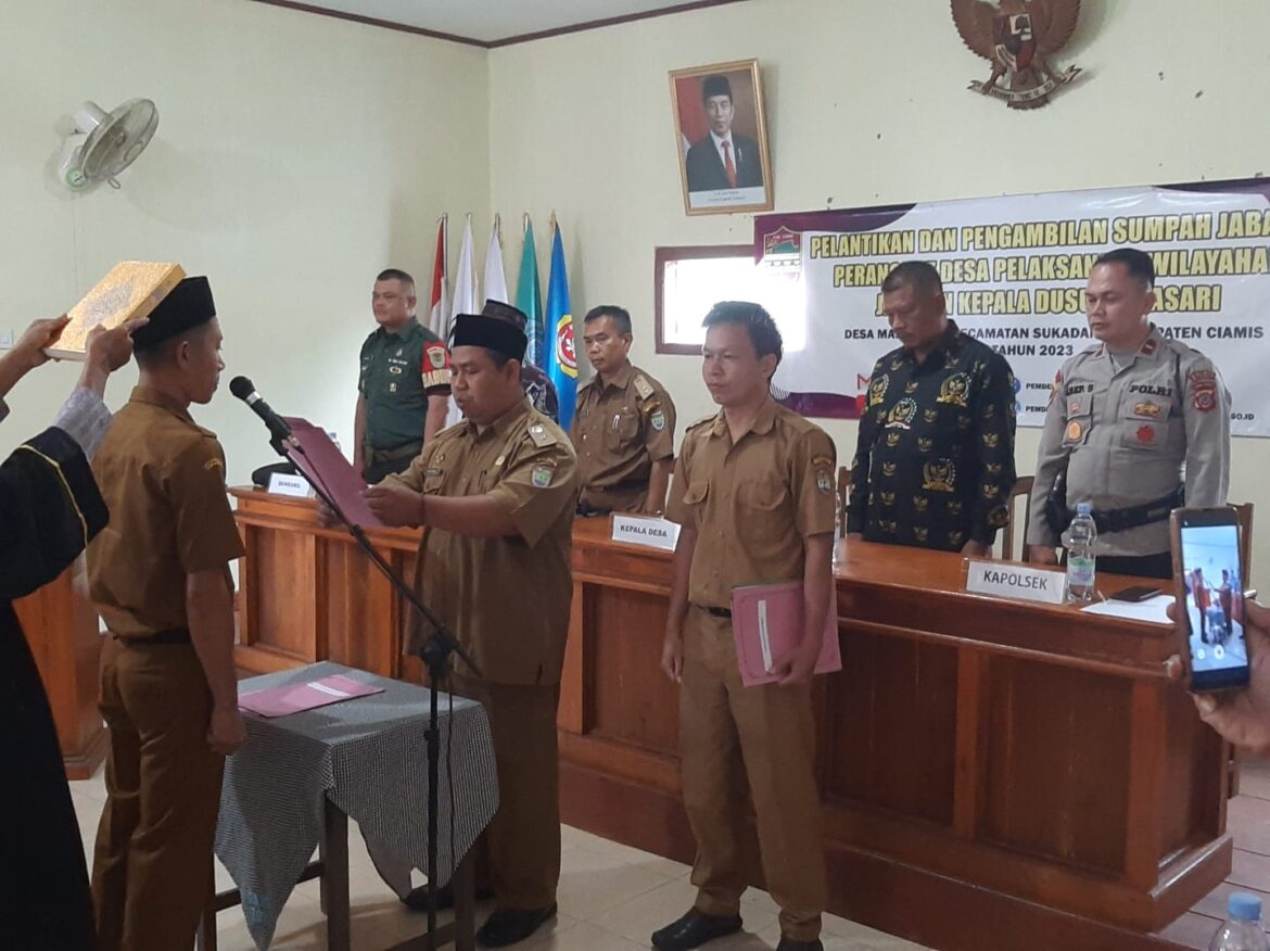 Beri Rasa Aman, Polsek Sukadana Pelantikan dan Pengambilan Sumpah Perangkat Desa Margajaya Tahun 2023