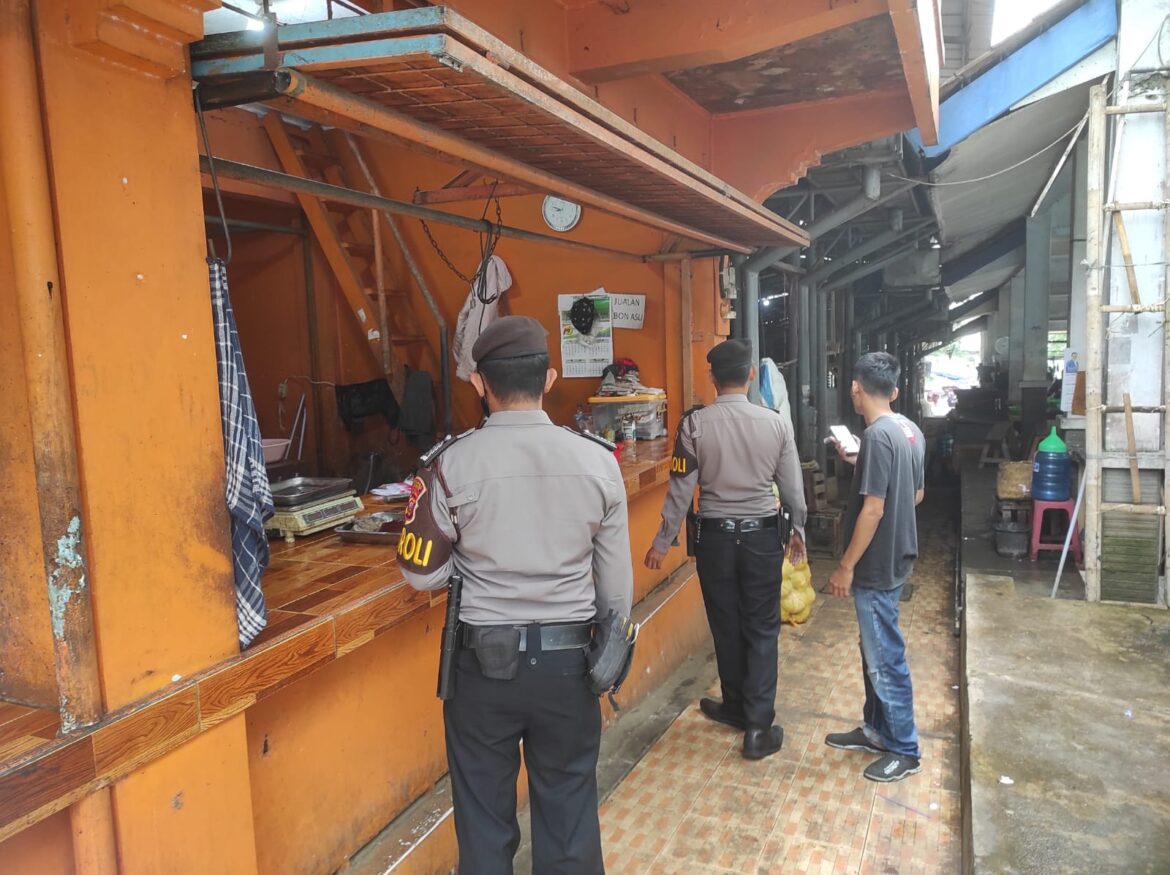 Antisipasi Penimbunan Bahan Pokok, Personel Sat Samapta Polres Ciamis Giat Patroli di Pasar Manis Ciamis