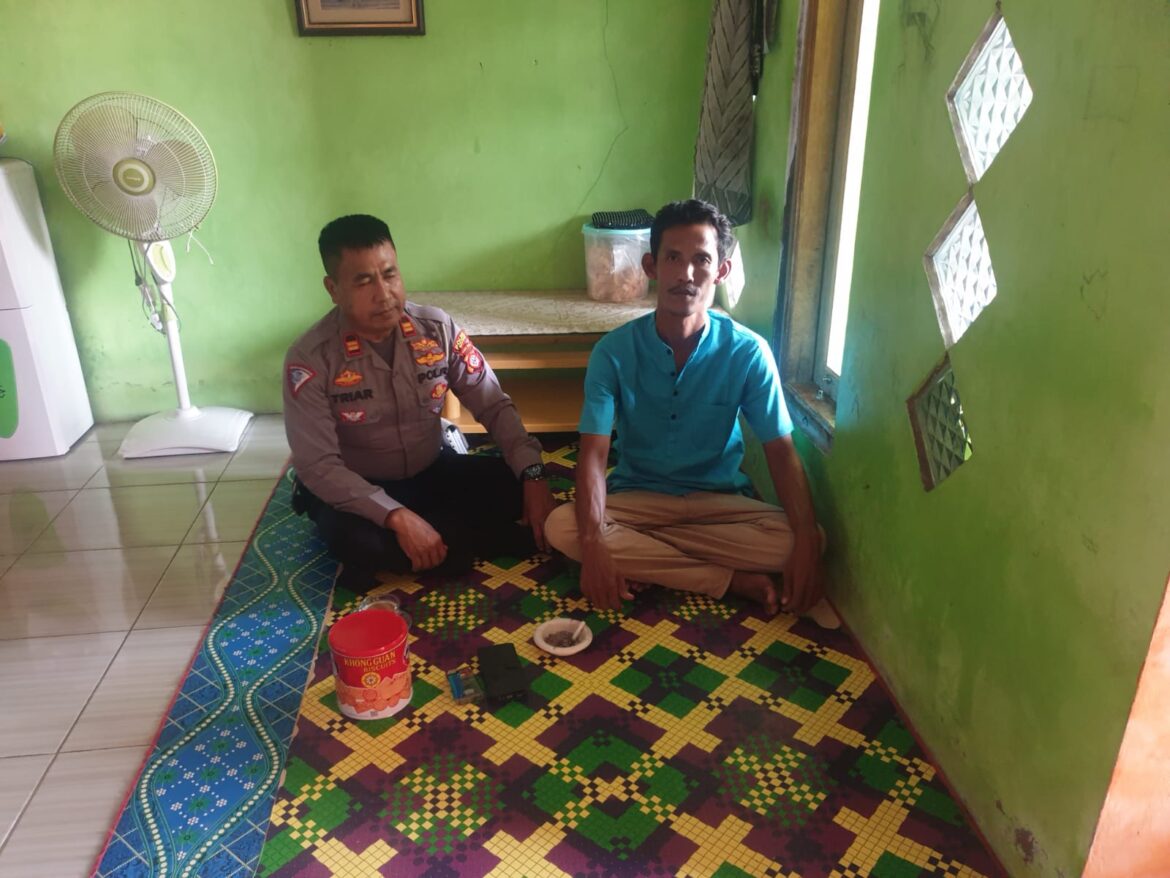 Polisi RW Polsek Rumpin Polres Bogor Polda Jabar Laksanakan Patroli Dialogis Menggali Informasi Mengenai TPPO Dan Menyampaikan Pesan Kamtibmas