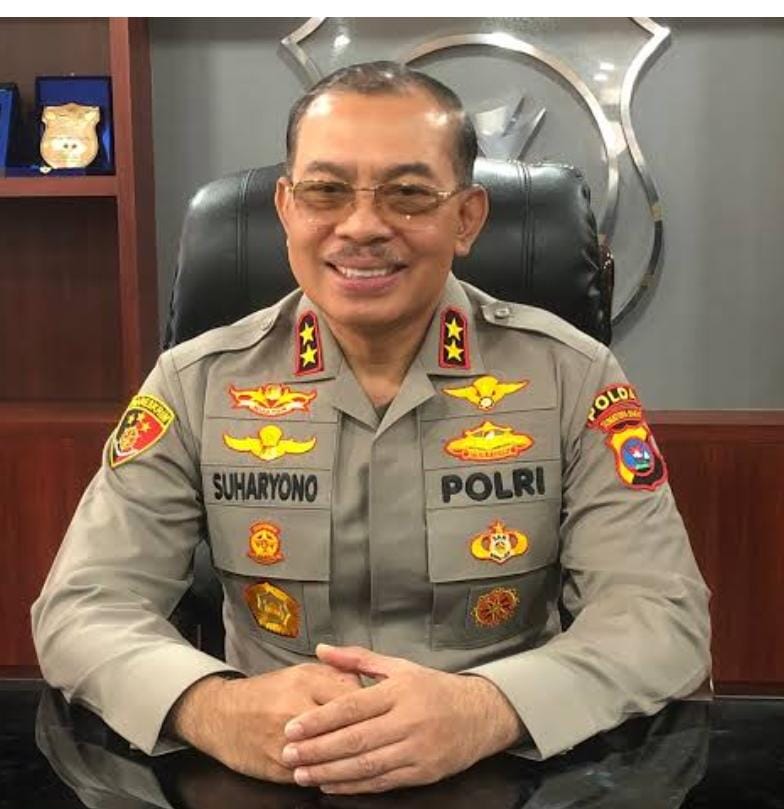 Agus Flores Puji Kapolda Sumbar Irjen Pol Suharyo, Mirip Gaya Jokowi