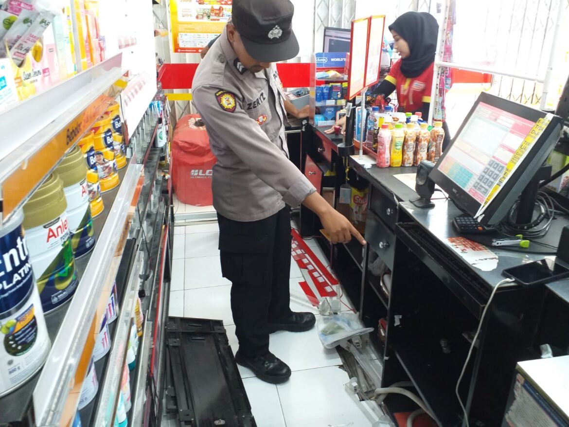 Polsek Ciampea Polres Bogor, Selidiki Aksi Pemboobolan Sebuah Minimarket di kec Ciampea kab Bogor