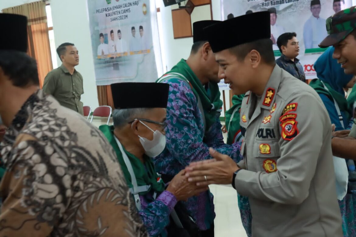 Kapolres Ciamis Hadiri dan Lepas Pemberangkatan Calon Jemaah Haji Kloter 60 Jks