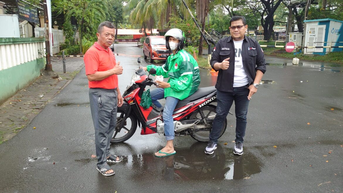 Forum Wartawan Jaya Indonesia (FWJI) Korwil Jakarta Barat Berbagi Kebahagiaan di Jumat Berkah