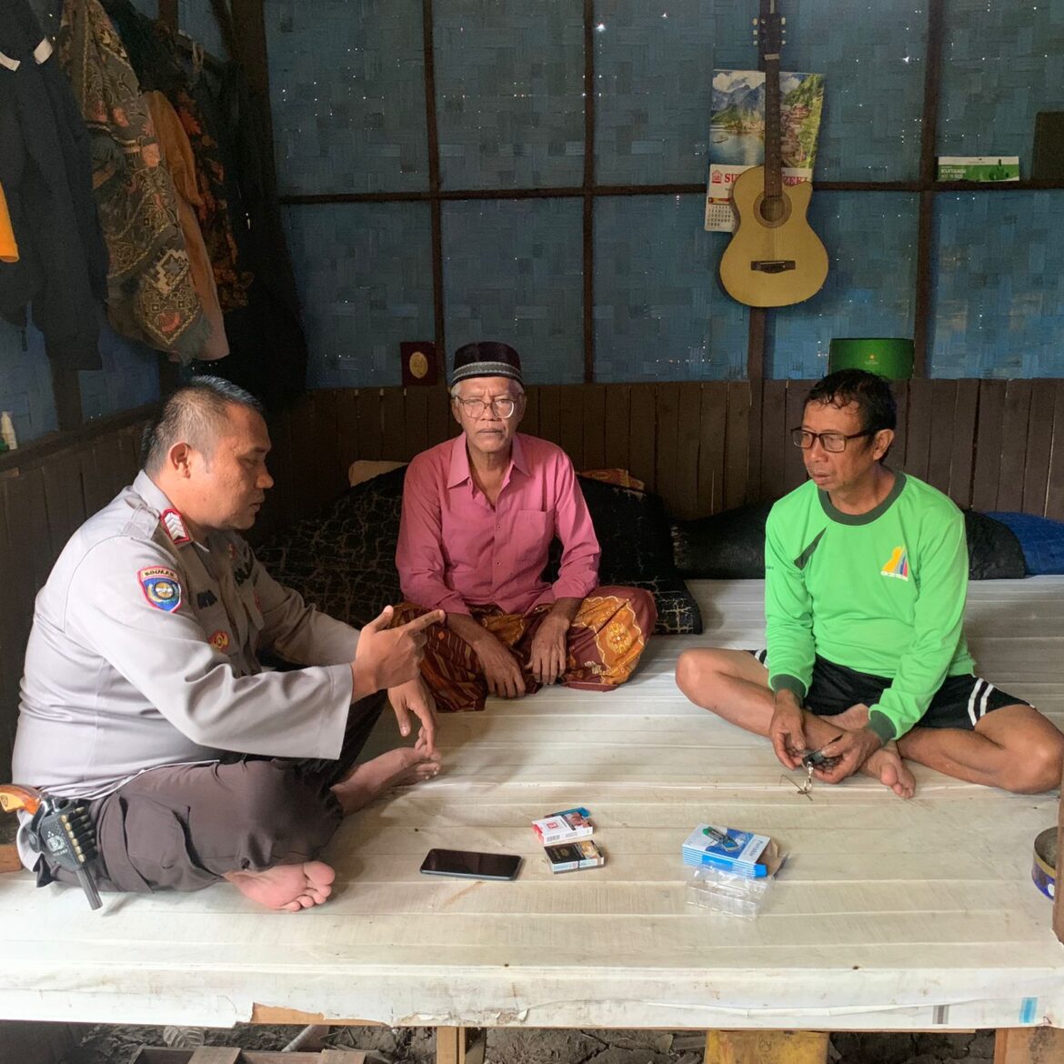 Sambangi Warga Bhabinkamtibmas Sampaikan Waspada TTPO ( Tindak Pidana Perdagangan Orang)