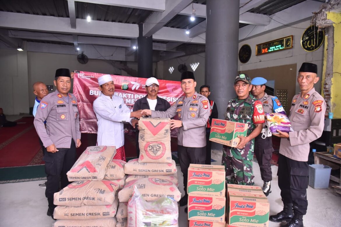 Dalam Rangka Menyambut Hari Bhayangkara Ke 77 Tahun 2023, Polsek Cengkareng Melaksanakan Kegiatan Bakti Sosial Religi