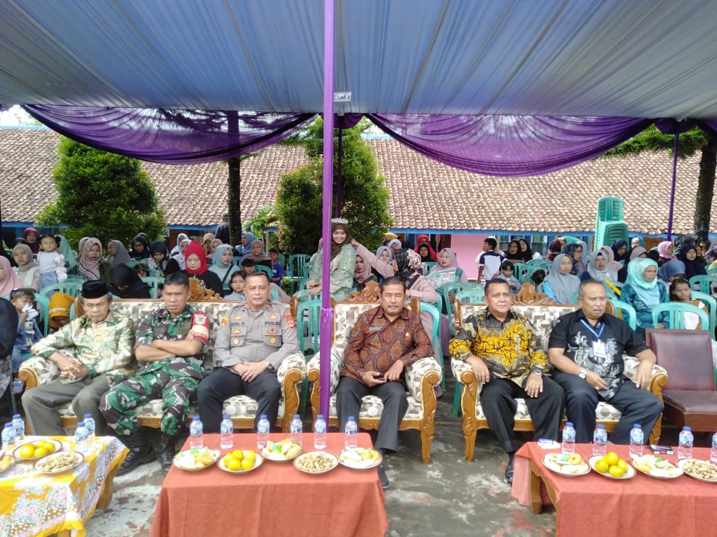 Polsek Panjalu Polres Ciamis Hadiri Acara Perpisahan Siswa Kelas 9 SMPN 1 Panjalu
