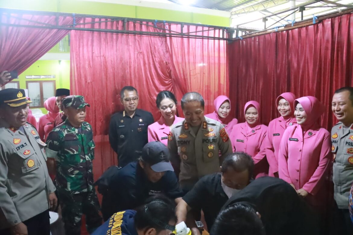 Sambut HUT Bhayangkara ke-77, Polres Ciamis Gelar Sunatan Massal