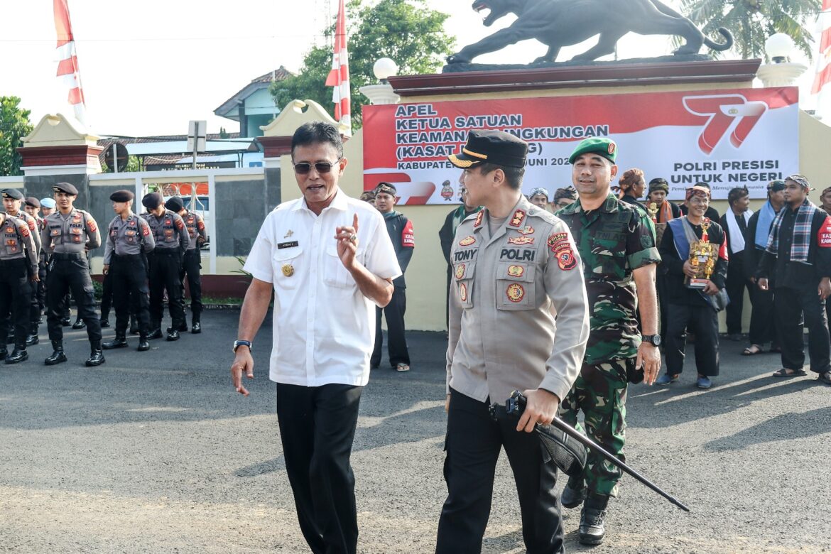 Wujudkan Pam Swakarsa, Bupati Herdiat Ikuti Apel Kasat Kamling di Mapolres Ciamis