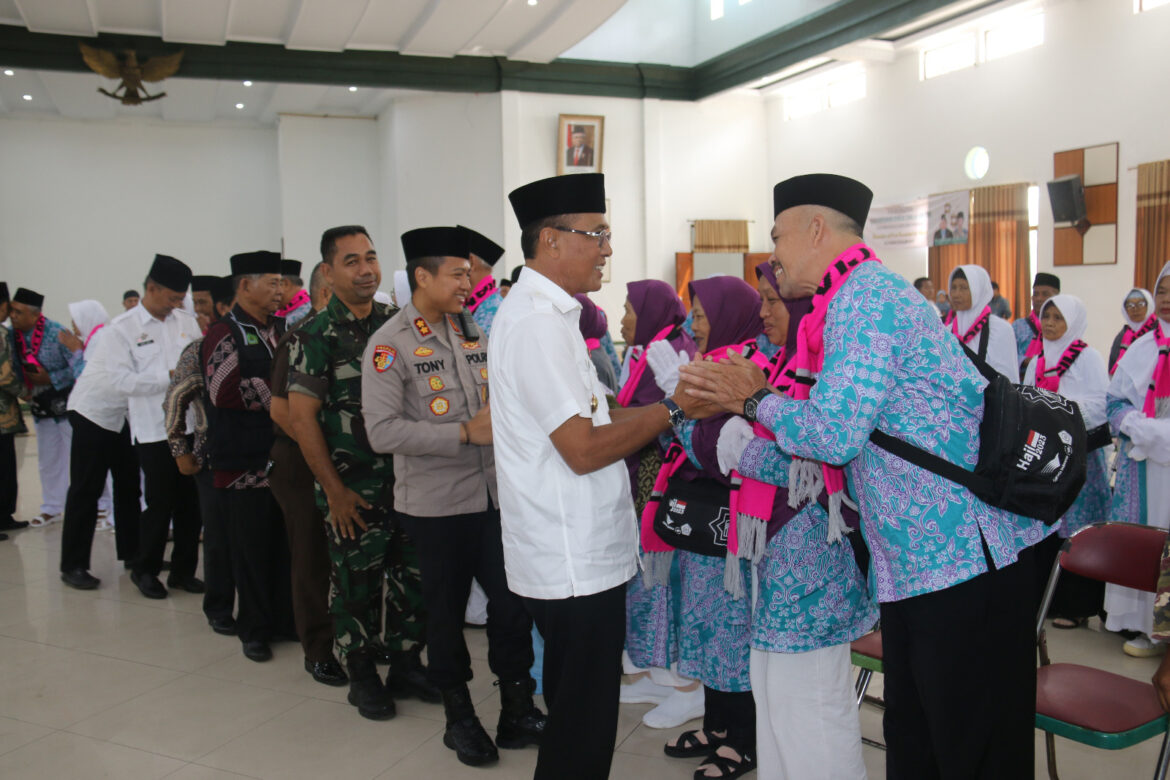 Calon Jemaah Haji Asal Ciamis Kloter 73 Jks Dilepas Bupati Herdiat