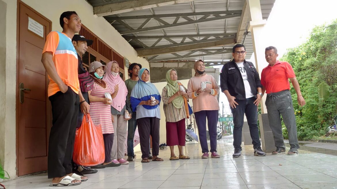 Pimpinan Redaksi Media Updatetodaynews dan FWJI Jakbar Berbagi Kebahagian