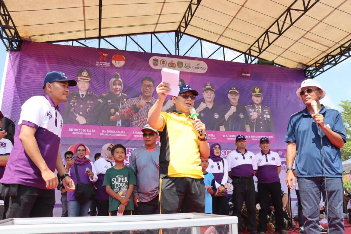 Jalan Sehat Dalam Rangka Hari Jadi Ciamis Ke 381, Hari Bhayangkara Ke 77 dan Adhyaksa Ke 63 di Hadiri Wakapolres Ciamis