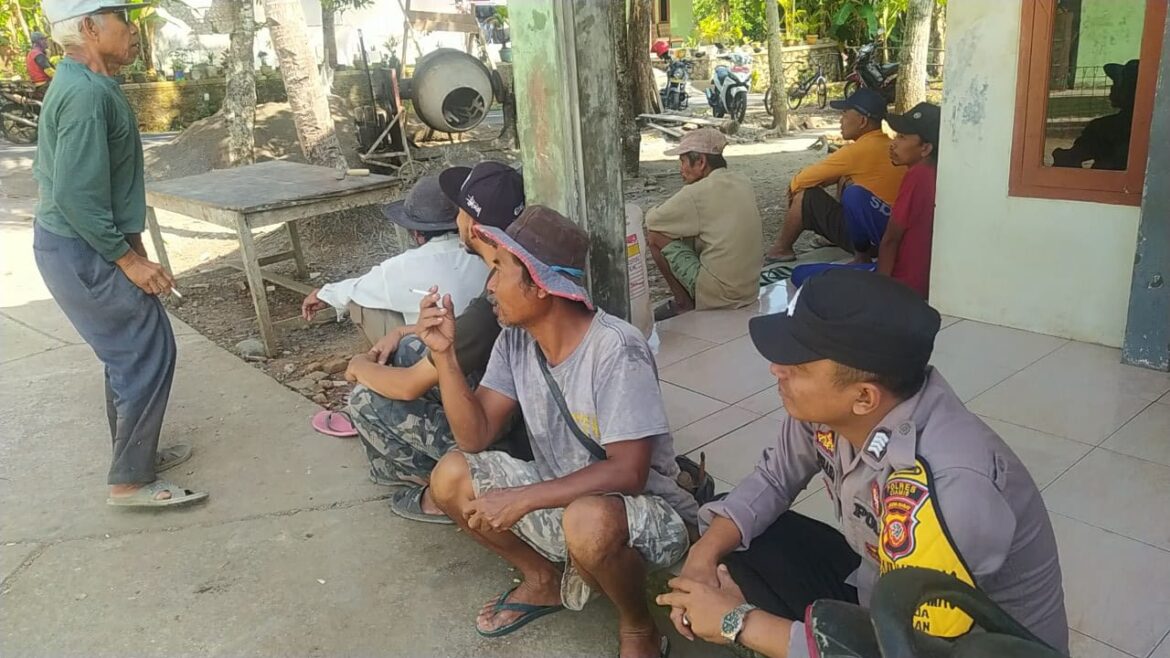 Polsek Pamarican Polres Ciamis Sambang ke Warga Desa Sidaharja Sosialisasikan Bahaya TPPO