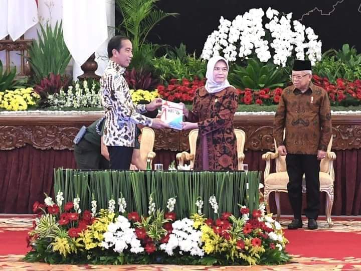 Presiden Jokowi Terima Laporan Hasil Pemeriksaan atas LKPP dan IHPS II Tahun 2022