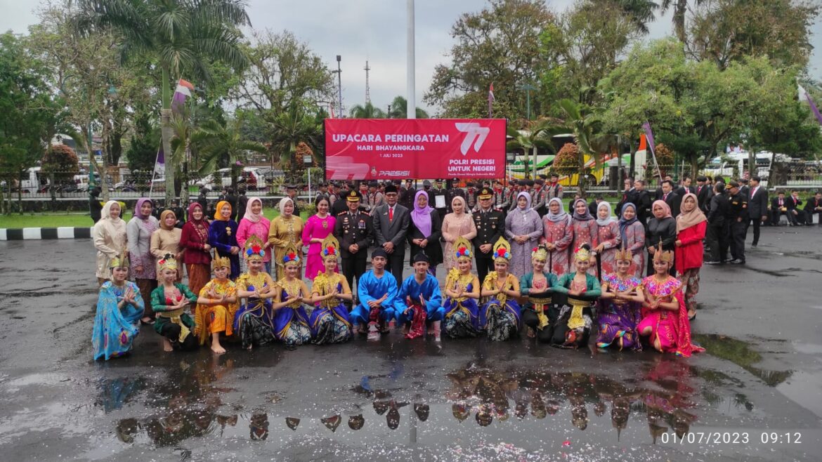 Murid SMPN 8 Ciamis Turut Meriahkan HUT Bhayangkara ke-77 Tingkat Polres Ciamis