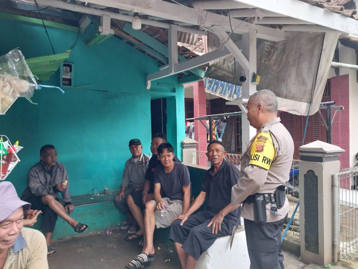 Sambangi Warga Perseonel Polsek Panumbangan Polres Ciamis Sampaikan Imbauan Kamtibmas