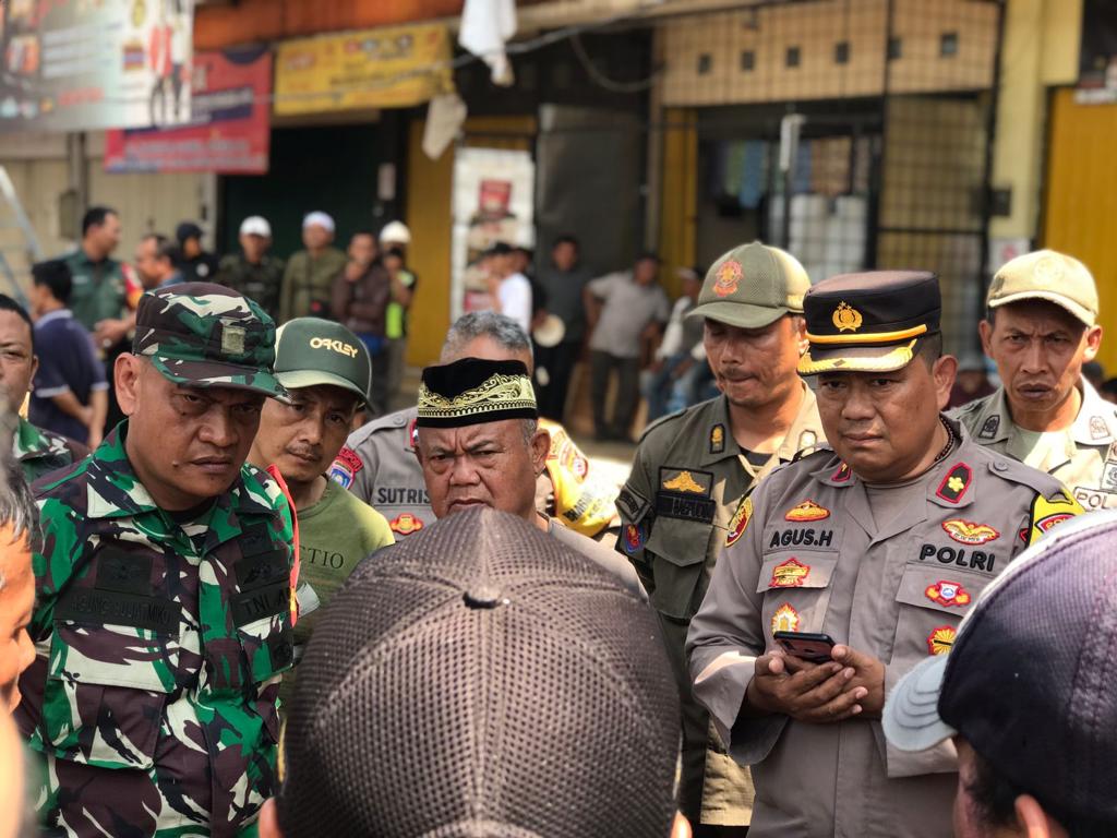 Pihak Kepolisian Mediasi Aksi Spontanitas Warga Yang Turun ke Jalan Tuntut Percepatan Pembangunan Jembatan Cikreteg Ciawi