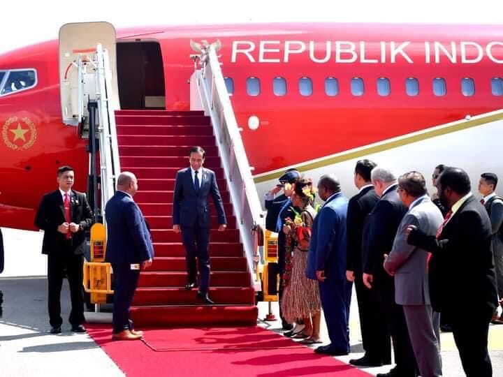 Tiba di Port Moresby, Presiden Jokowi Disambut Perdana Menteri Marape