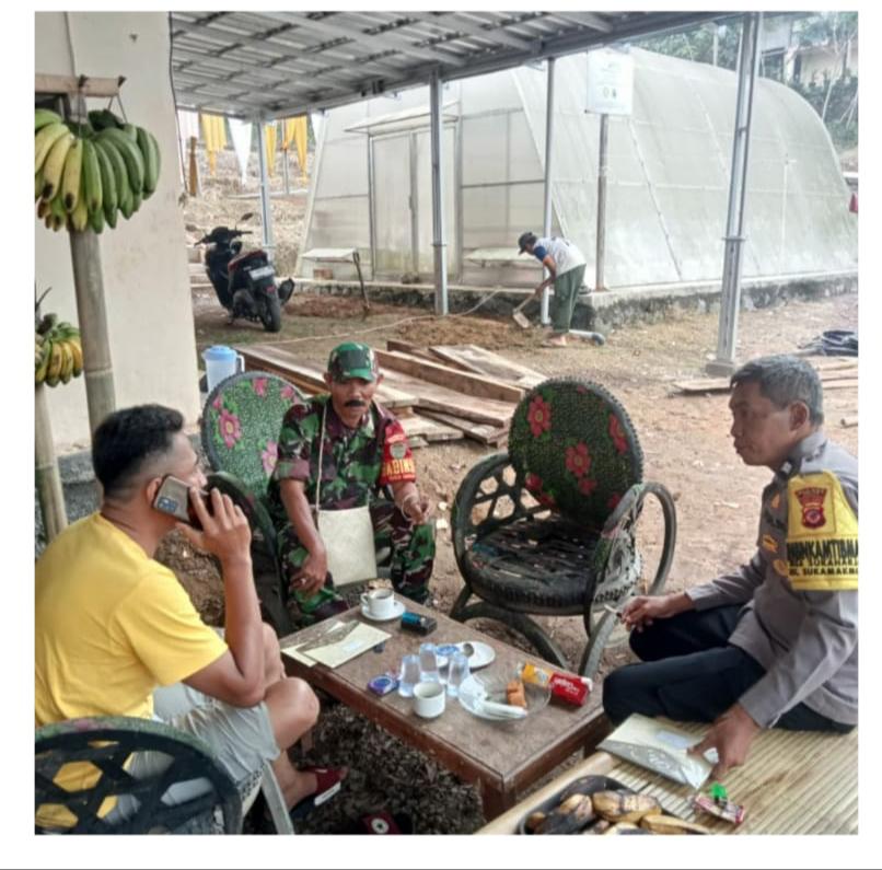 Sinergitas TNI Polri Polsek Sukamakmur Lakukan Sambang Warganya Secara Bersama – sama Dalam Menjaga Kamtibmas