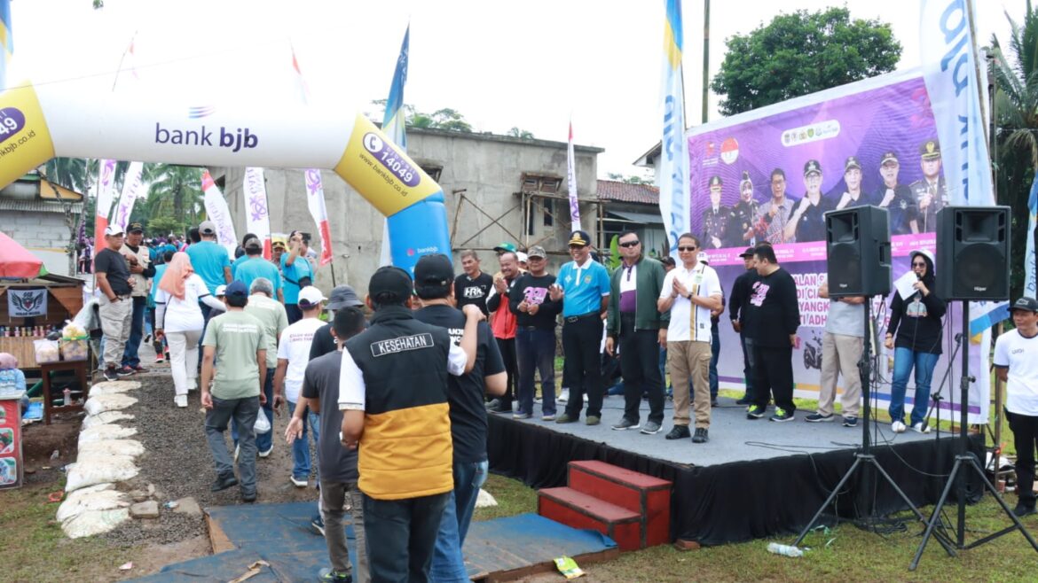 Bersama Forkopimda, Kapolres Ciamis Lepas Ribuan Peserta Jalan Santai di Kawedanan Ciamis