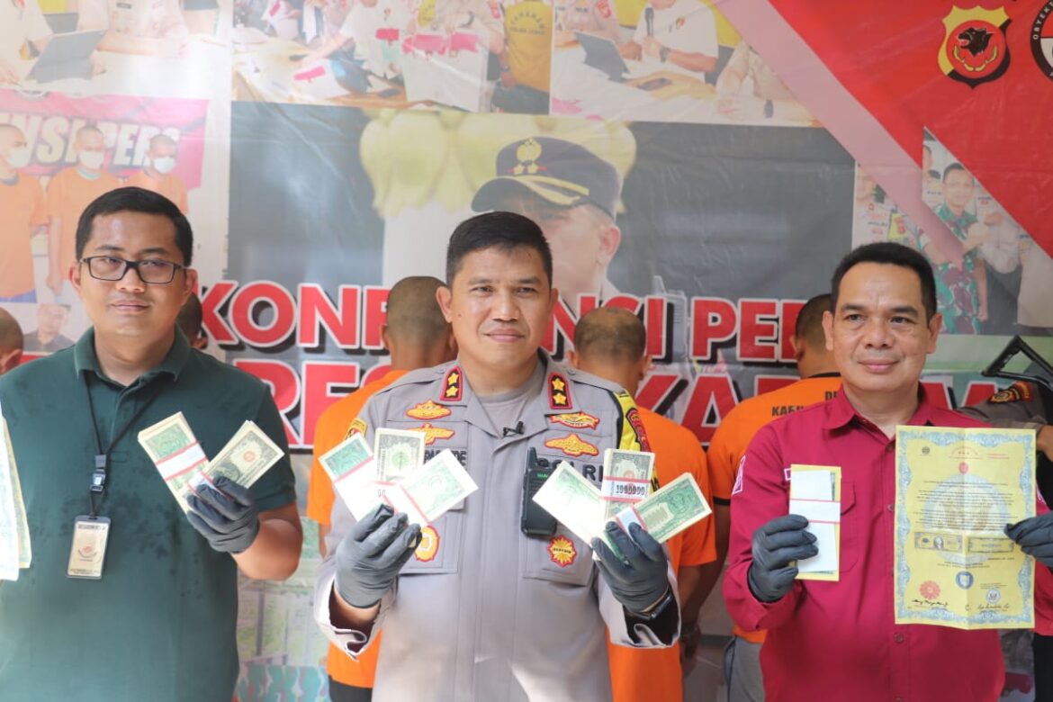 Dua Tersangka Kasus Pidana Jual Beli Uang Palsu Diamankan Polres Sukabumi