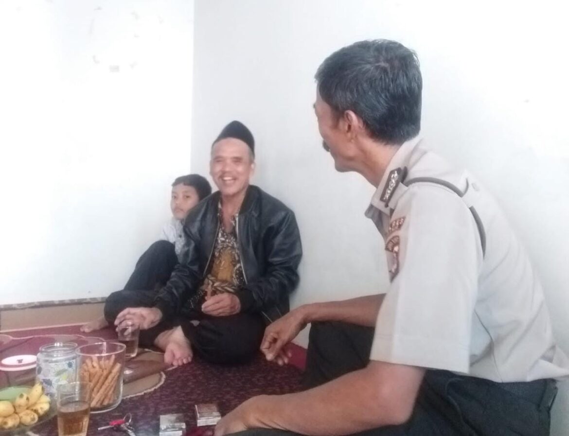 Perkuat Sinergitas, Bhabinkamtibmas Desa Sukasenang Beri Imbauan Kamtibmas ke Warga