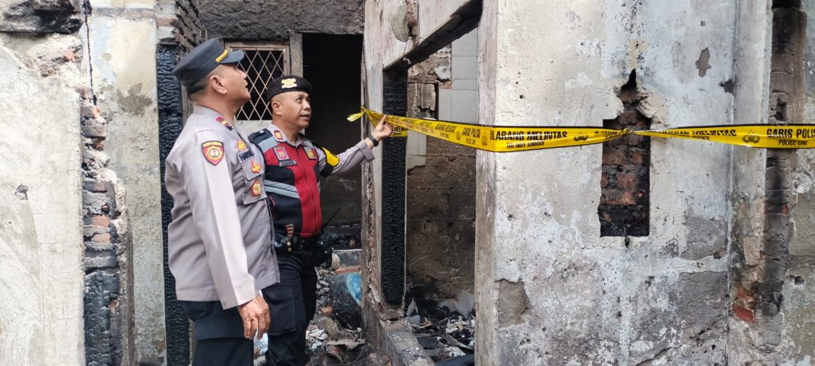 Polsek Tambora Hadir Diposko Penampungan Kebakaran Beri Kemudahan Masyarakat Untuk Mengurus Surat Berharga