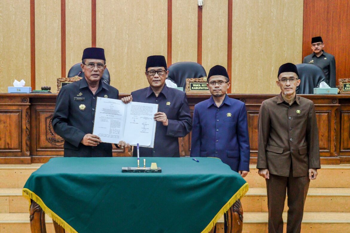 Dalam Rapat Paripurna DPRD, Bupati Ciamis Sampaikan Beberapa Langkah dan Upaya Tingkatkan PAD