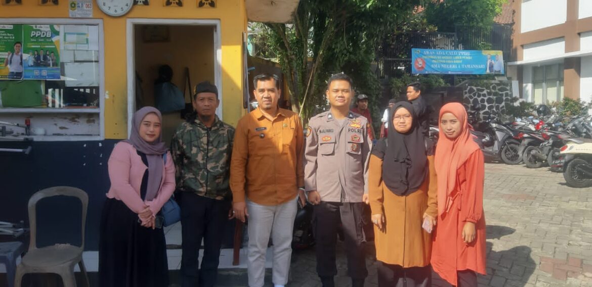 Bhabinkamtibmas Polsek Tamansari Lakukan Monitoring dan Sambang Desa di Wilayahnya