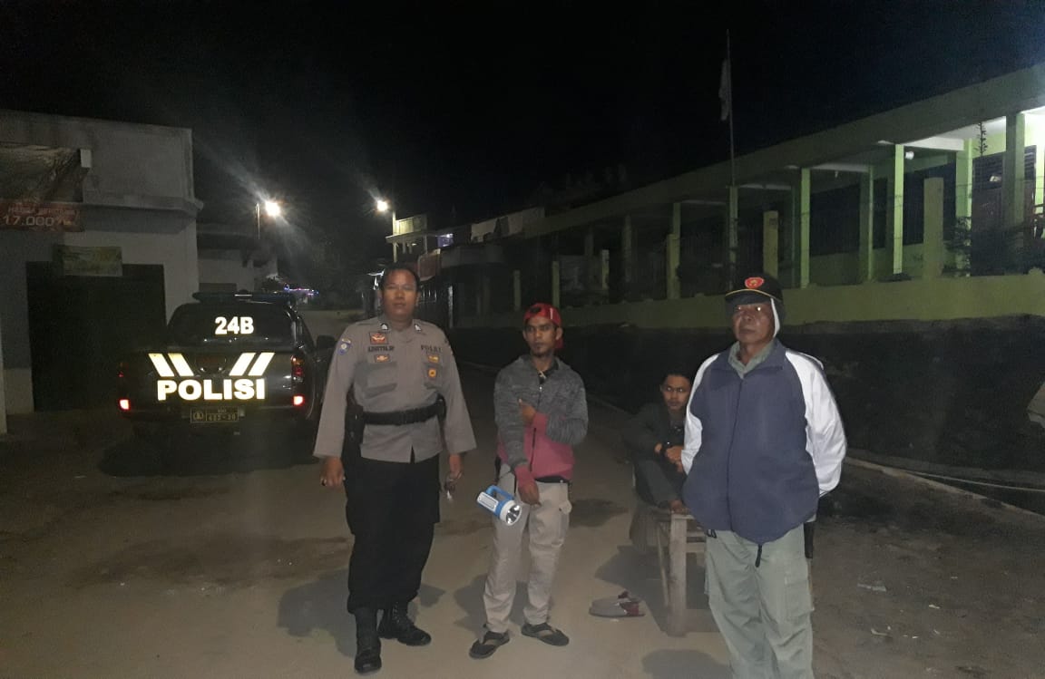 Bhabinkamtibmas Ds.Curugbitung Polsek Nanggung Polres Bogor Bersama Warga Siskamling dan Sampaikan Pesan Kamtibmas