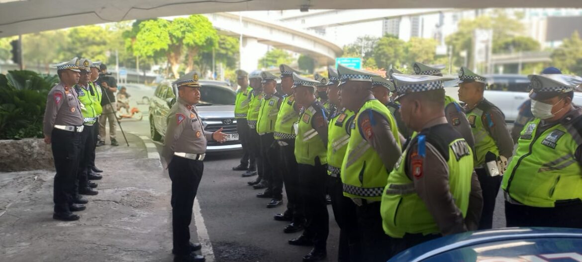 Hari Kedua Pelaksanaan Ops Patuh Jaya Tahun 2023, Satlantas Jakarta Barat Melakukan Penindakan Terhadap Sejumlah Pelanggar Lalu-Lintas Dan Juga Peneguran Secara Humanis