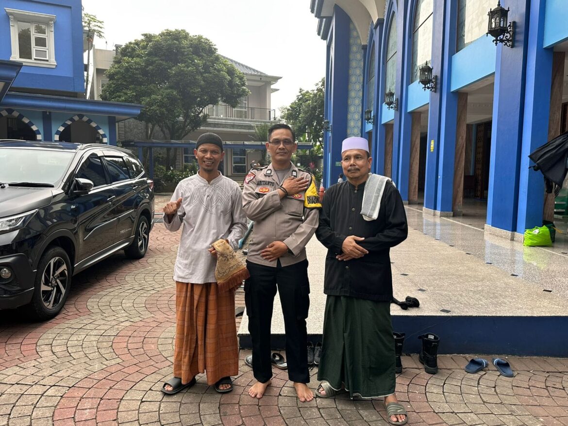 Bhabinmas Desa Banjarwaru Polsek Ciawi Polres Bogor Silaturahmi Dengan Tomas, Sampaikan Pesan kamtibmas