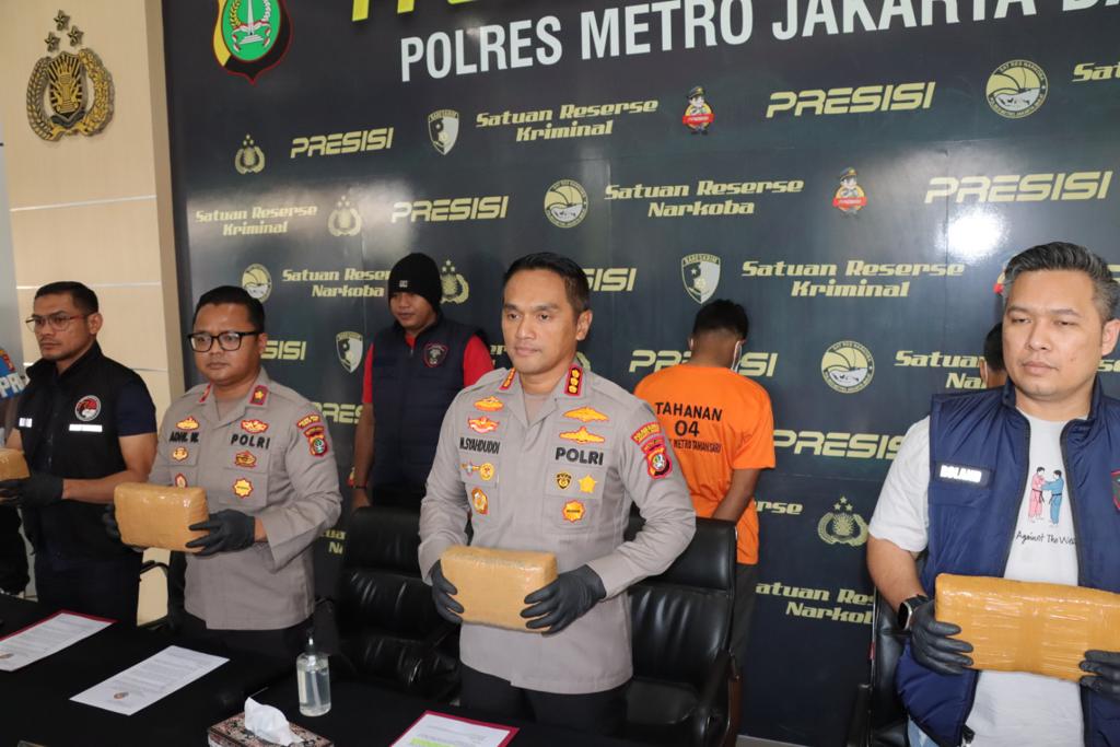 Polsek Metro Taman Sari Bersama Satresnarkoba Polres Jakbar Berhasil Ungkap Ganja Dalam Jumlah Besar