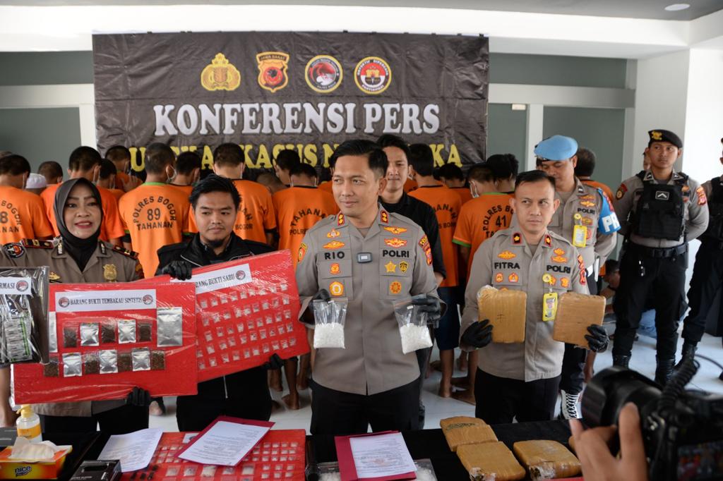 Ungkap Jaringan Peredaran Narkotika, Polres Bogor Amankan Barang Bukti Ganja Seberat 6,03 KG dan Berbagai Jenis Narkotika