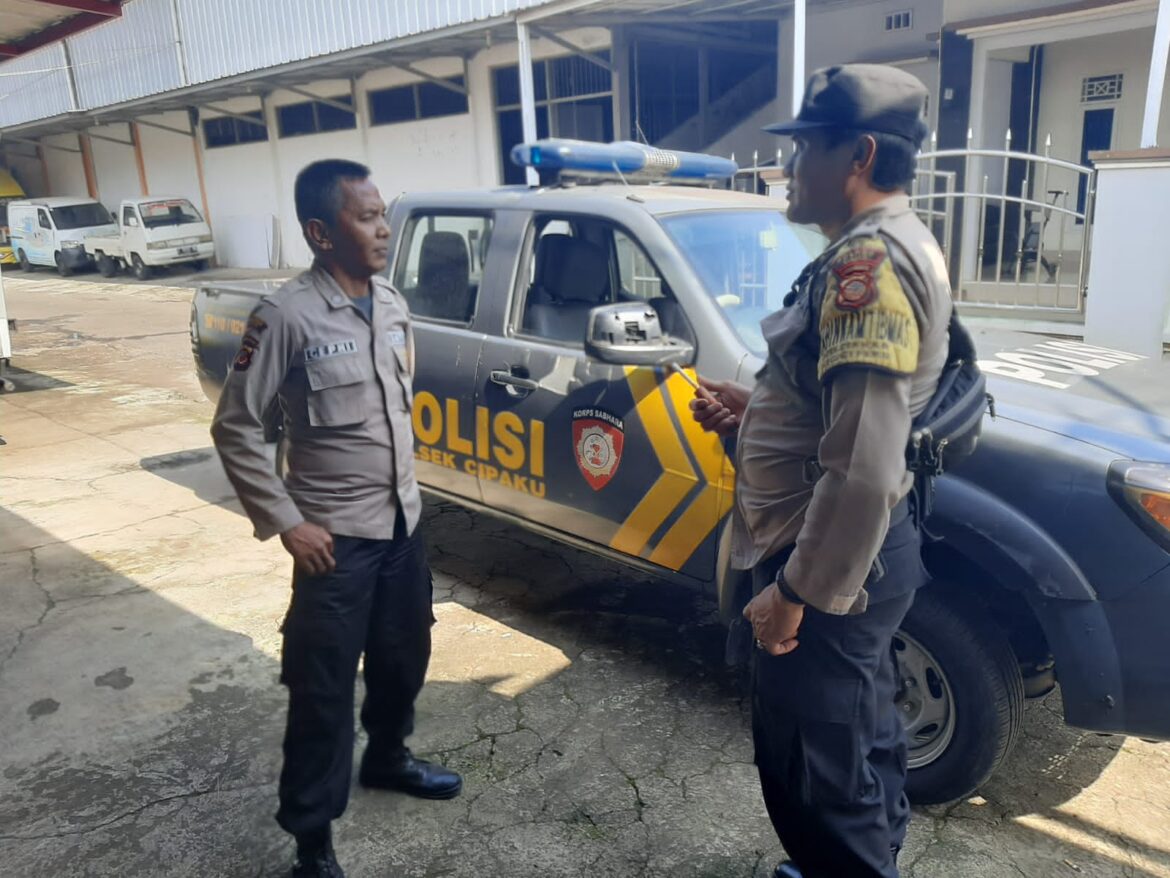 Antisipasi Tindak Kriminal, Polsek Cipaku Polres Ciamis Gelar Patroli Dialogis di Desa Muktisari