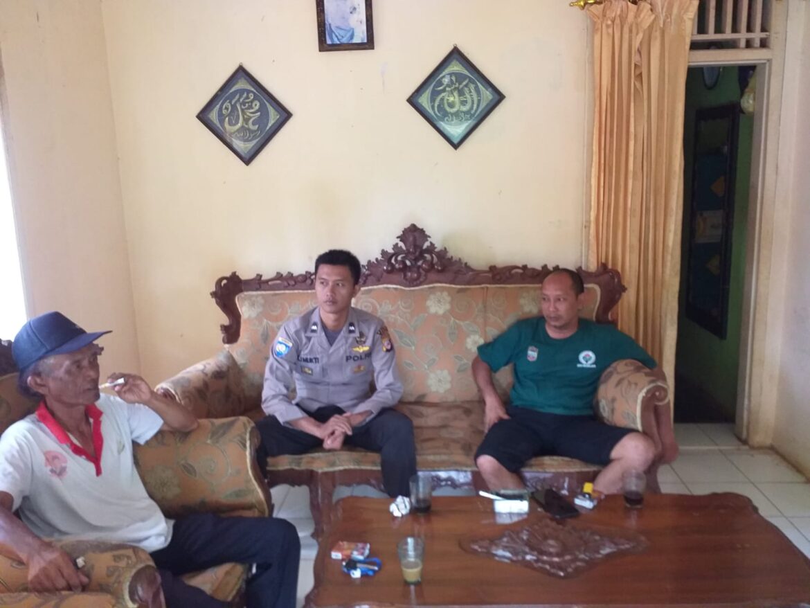 Gali Informasi, Polsek Cisaga Polres Ciamis Sambang dan Silaturahmi ke Warga Desa Tanjungjaya