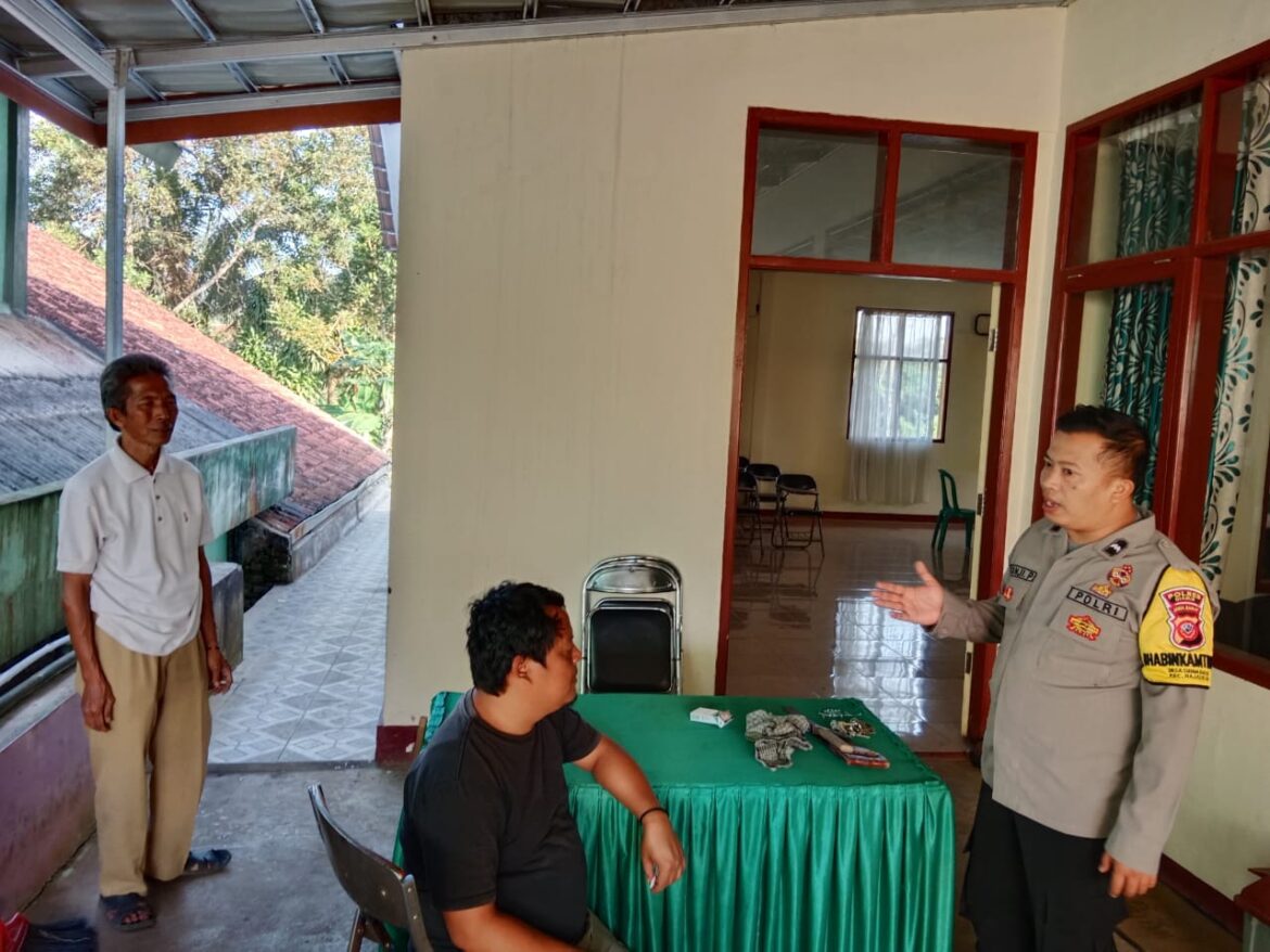 Cegah Aksi Penipuan, Polsek Rajadesa Polres Ciamis Sambang dan Silaturahmi ke Warga Desa Sirnabaya