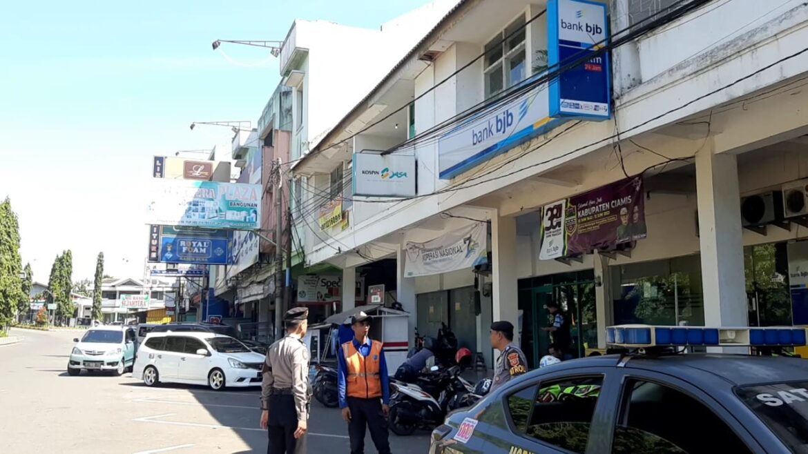 Cipta Kondisi, Sat Samapta Polres Ciamis Sampaikan Pesan-Pesan Kamtibmas ke Warga