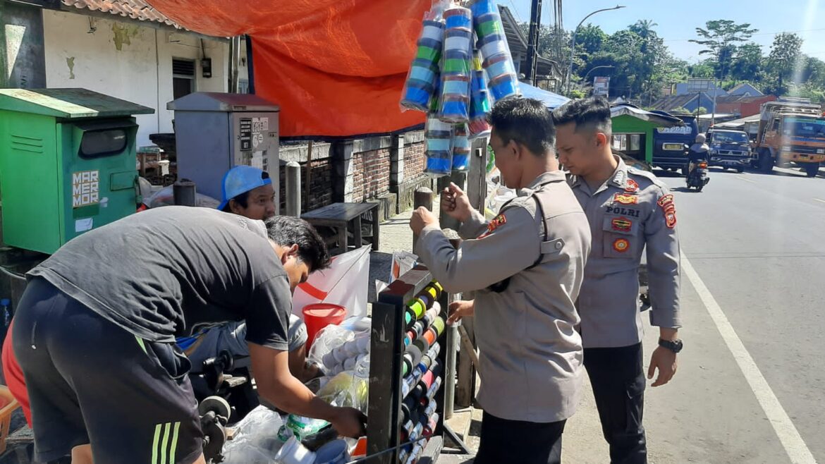 Sat Binmas Polres Ciamis Beri Pembinaan dan Penyuluhan ke Warga Maleber Ciamis